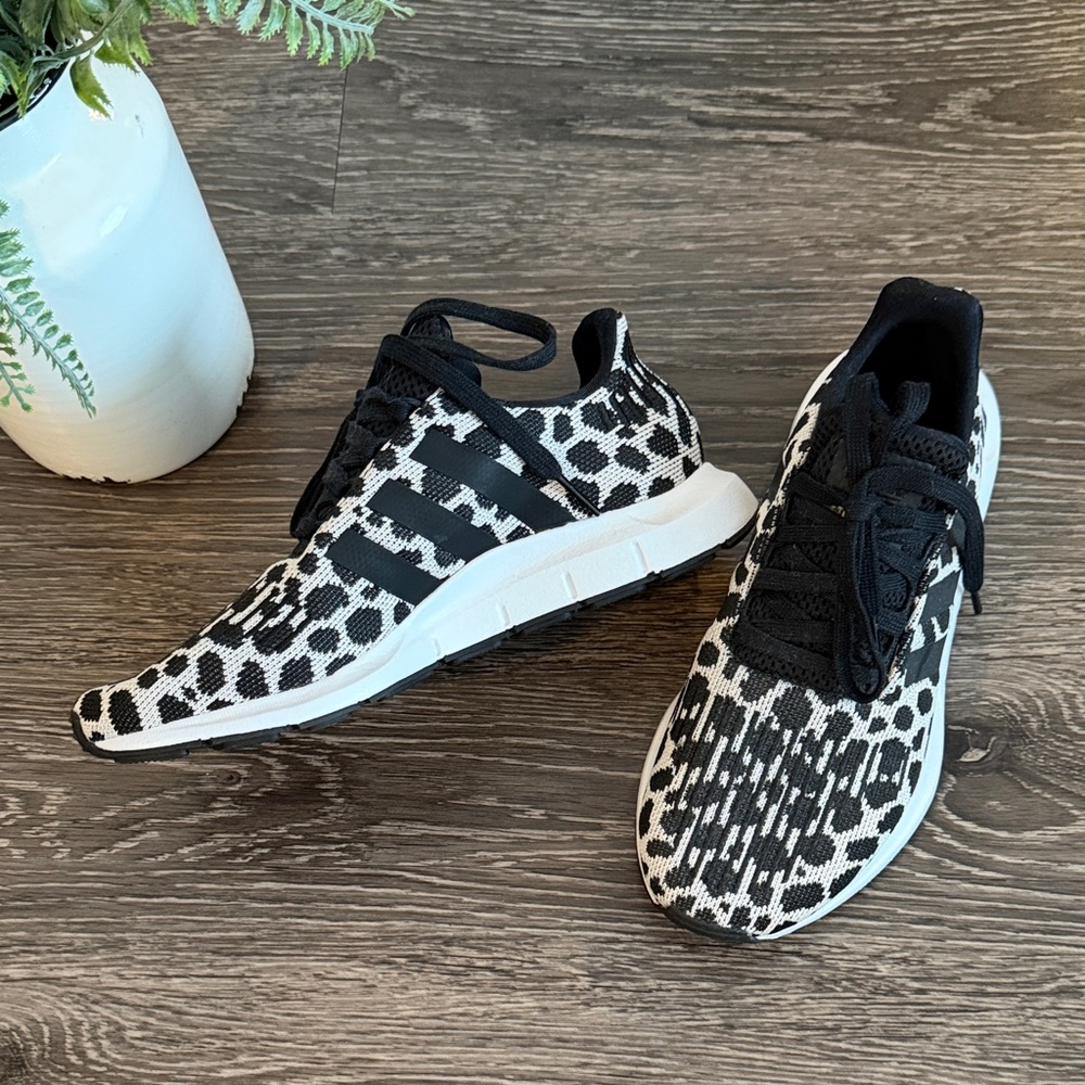 Adidas Cheetah Swift Tennis Shoes (NWOT) - Picture 1 of 6